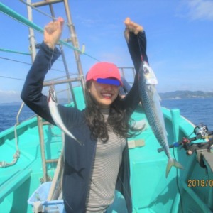 女性釣り師が、大型アジ、サバ 大満足(^^)/